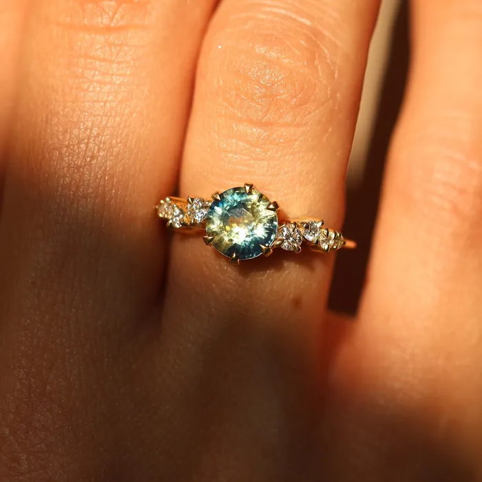 Capucinne Rings Round bicolor sapphire and diamond cluster ring